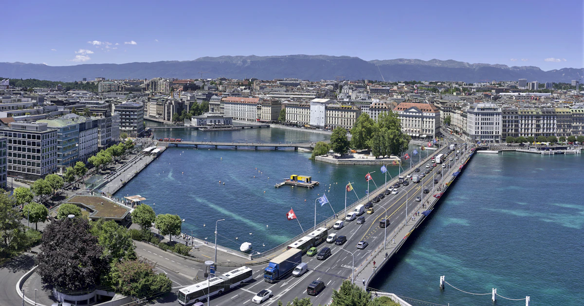 Vue de Genève et du lac Léman depuis les hauteurs, ville soumise à la limite Airbnb de 90 jours par an