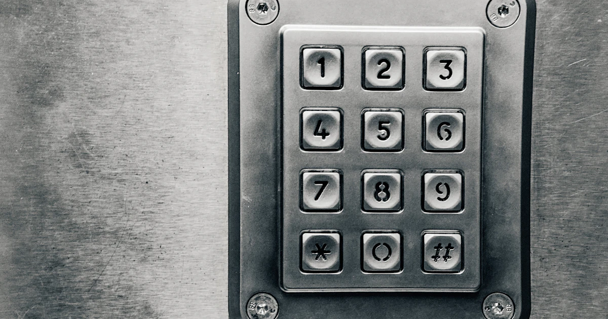 Clavier à code métallique pour l'accès autonome au logement