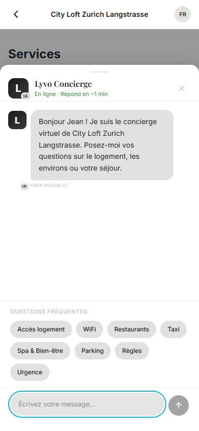 Welcome Book Lyvo sur mobile - Concierge IA avec conversation chatbot multilingue ouverte