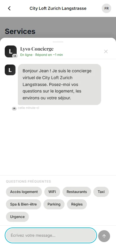 Welcome Book Lyvo sur mobile - Concierge IA avec conversation chatbot multilingue ouverte