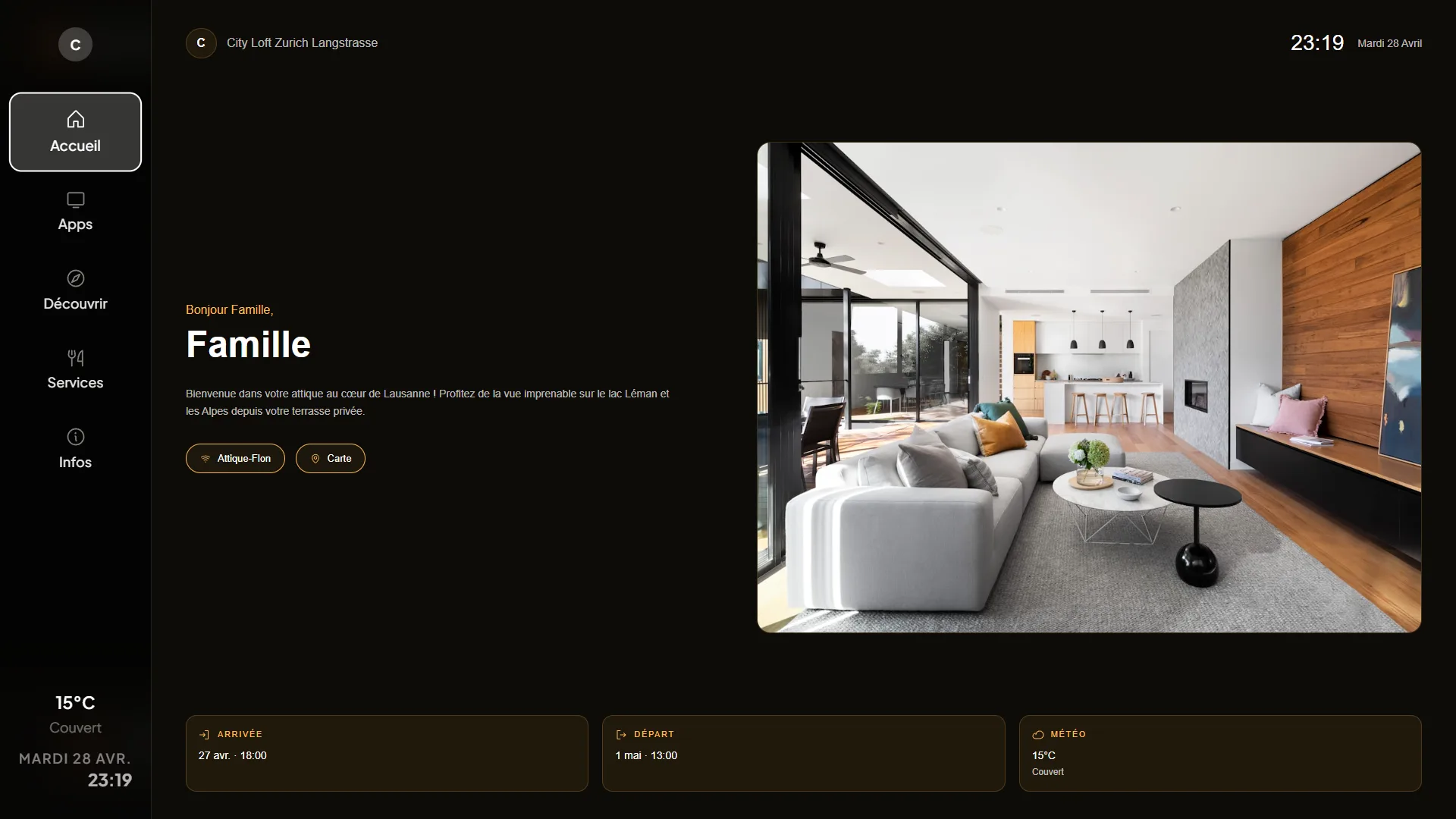 Écran TV Lyvo - template Fireplace Dark avec ambiance chaleureuse, accueil voyageur et heure
